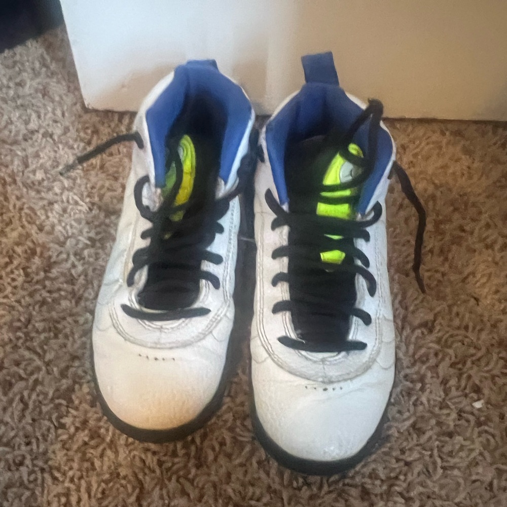 Boys 1.5Y Jordan’s. Used condition